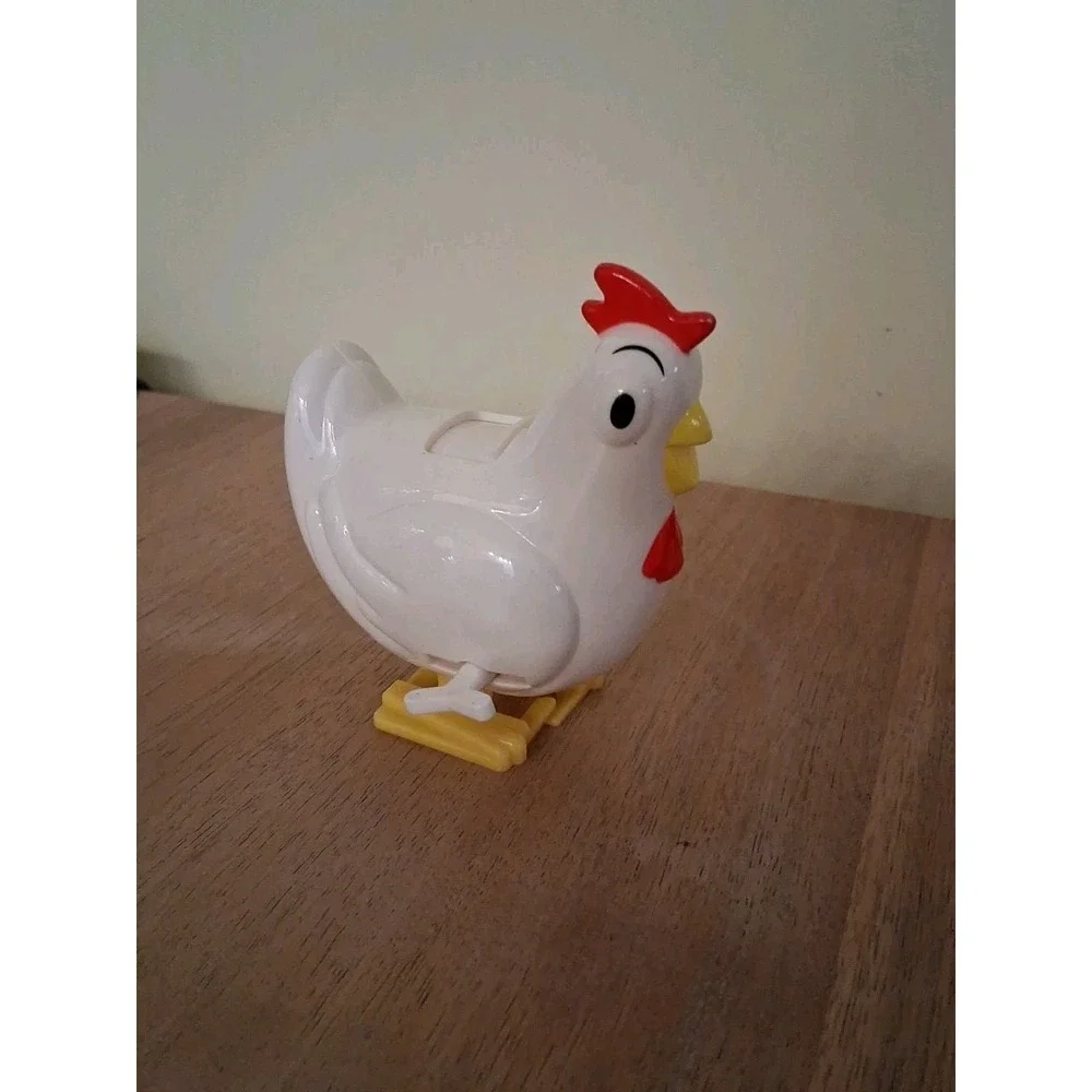 COLLECTIBLE WHITE PLASTIC HUBBA BUBBA WIND UP CHICKEN DISPENSER WORKS